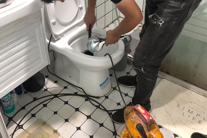 秀屿马桶堵塞自己疏通还是找师傅?专业上门服务让你省时更省心
